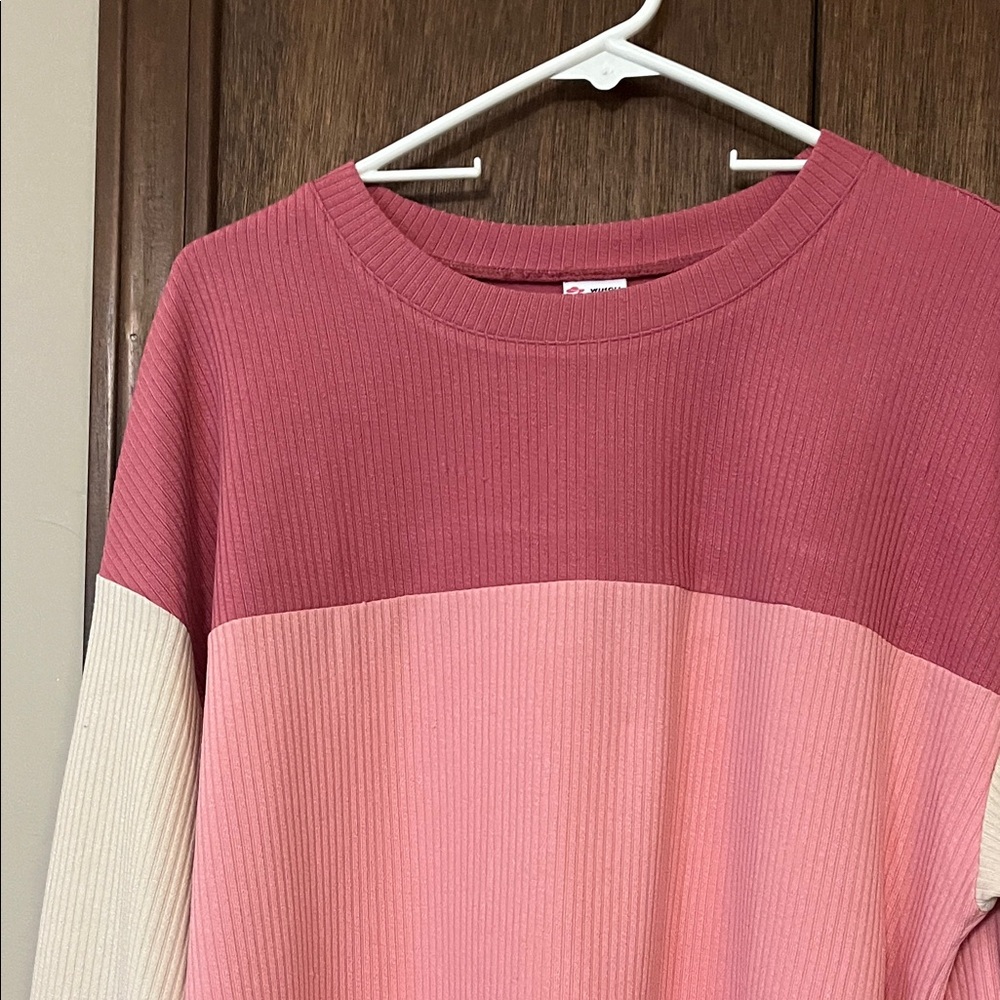 Wiholl Chic Colorblock Sweatshirt in Pink and Cream - Picture 6 of 8